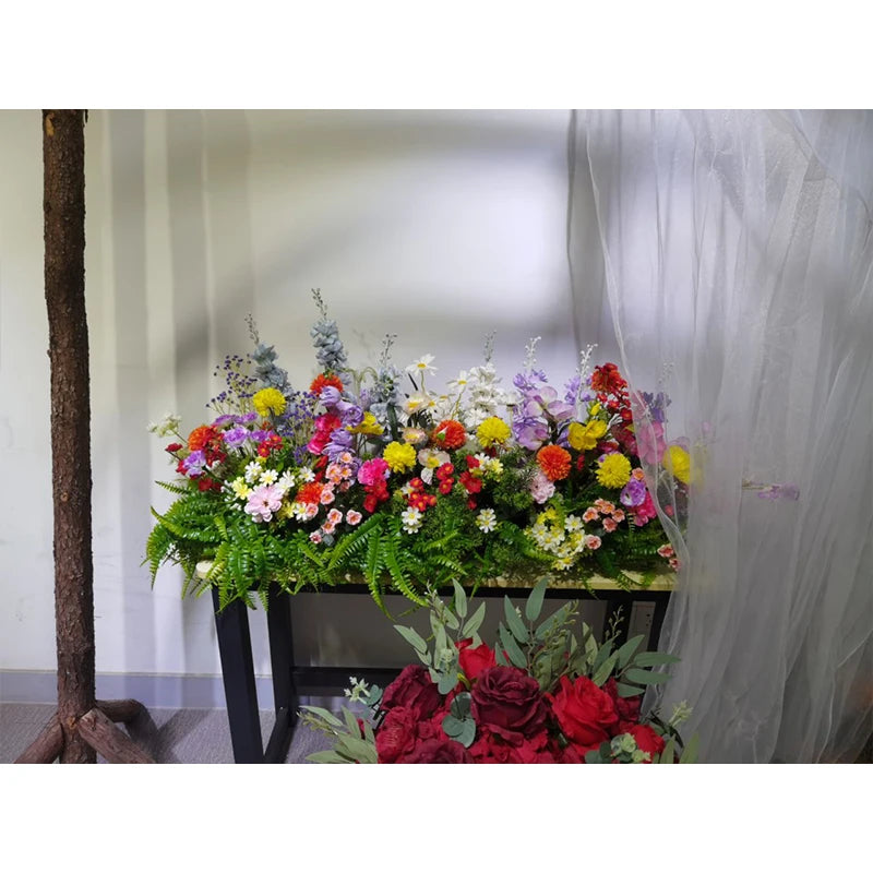 Arranjo de Rosas e Delphinium – Decoração para Casamento e Eventos