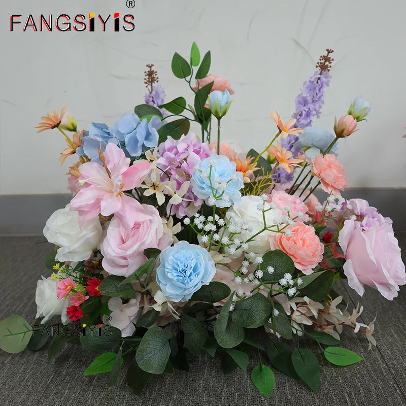 Arranjo de Rosas e Delphinium – Decoração para Casamento e Eventos