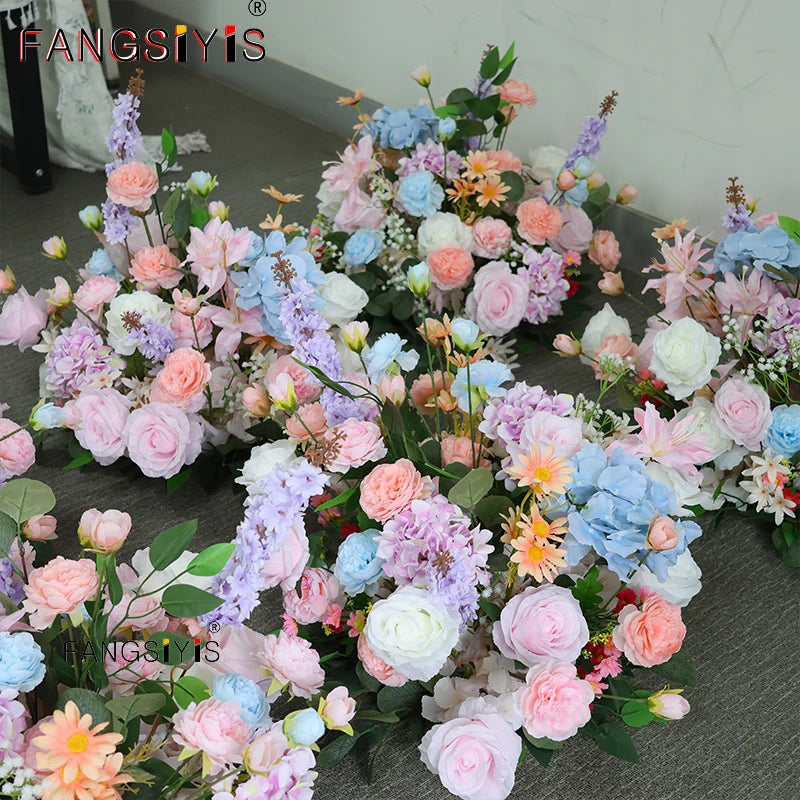 Arranjo de Rosas e Delphinium – Decoração para Casamento e Eventos