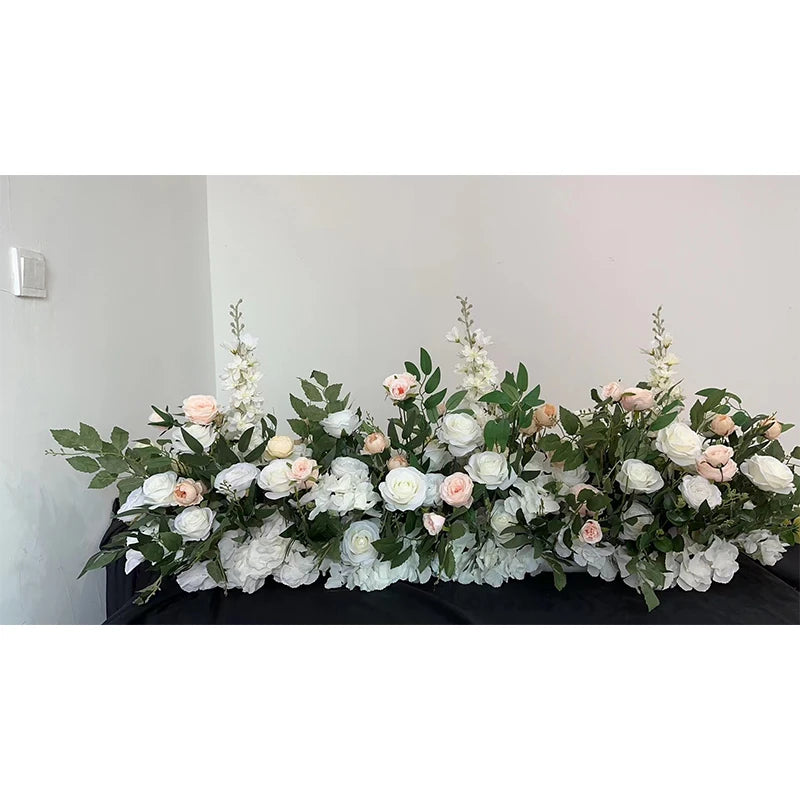 Arranjo de Rosas e Delphinium – Decoração para Casamento e Eventos
