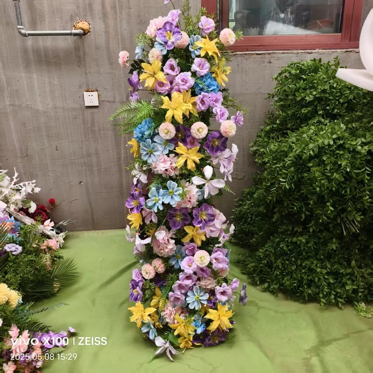 Caminho de Flores – Centro de Mesa e Decoração para Casamento e Festas