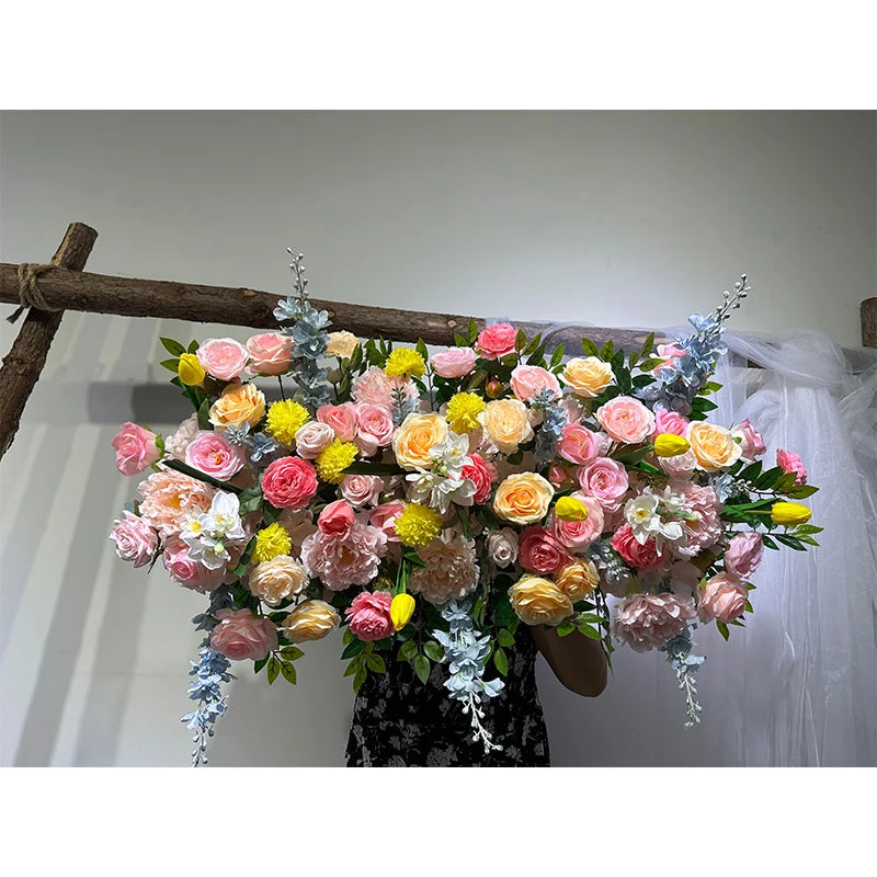 Arranjo de Rosas e Delphinium – Decoração para Casamento e Eventos