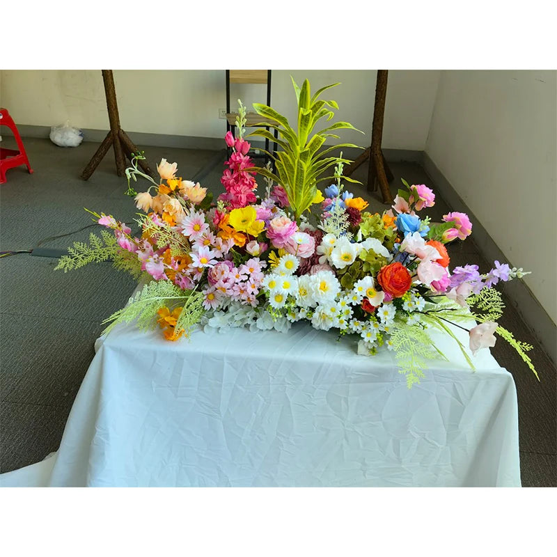 Arranjo de Rosas e Delphinium – Decoração para Casamento e Eventos