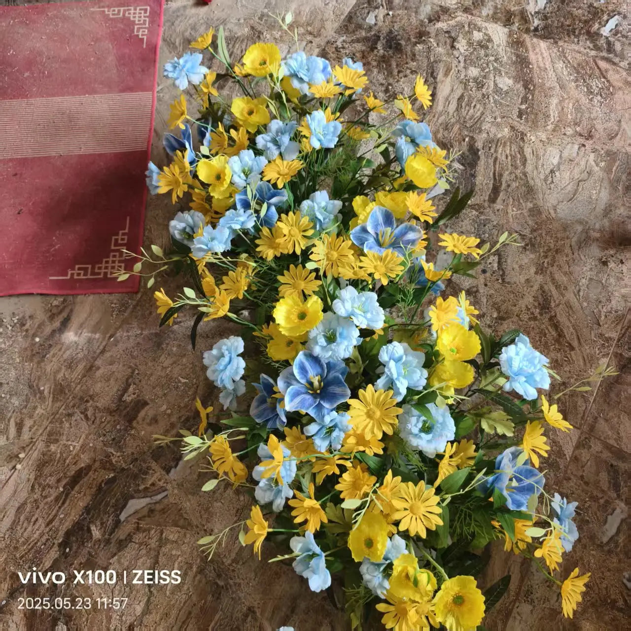 Caminho de Flores – Centro de Mesa e Decoração para Casamento e Festas
