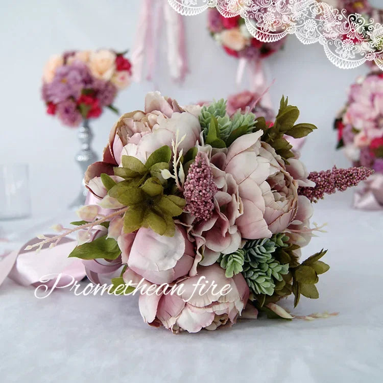 Buquê de Peônias e Suculentas – Acessório para Noiva e Casamento Vintage