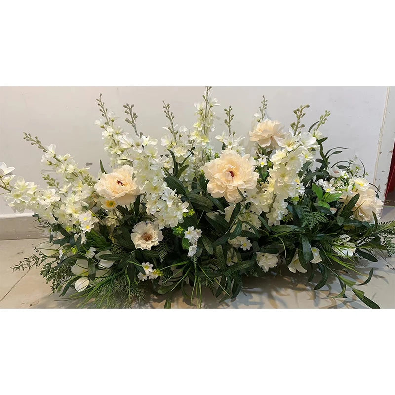 Arranjo de Rosas e Delphinium – Decoração para Casamento e Eventos